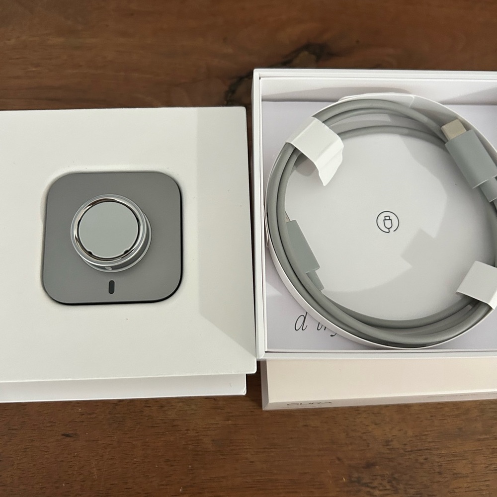 New in box Oura Ring 4 in Brushed Silver Size 12 - Picture 3 of 4